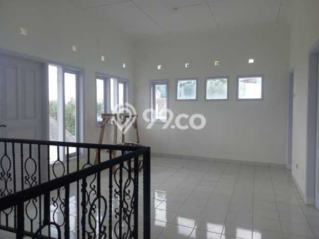 Rumah Luxury Modern Tanpa Renovasi di Cipaku Bandung Rumah Luxury Modern Tanpa Renovasi di Cipaku Bandung