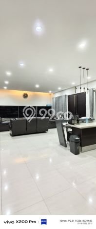 Rumah Elit Modern Tanpa Renovasi di Taman Kopo Indah Bandung Rumah Elit Modern Tanpa Renovasi di Taman Kopo Indah Bandung