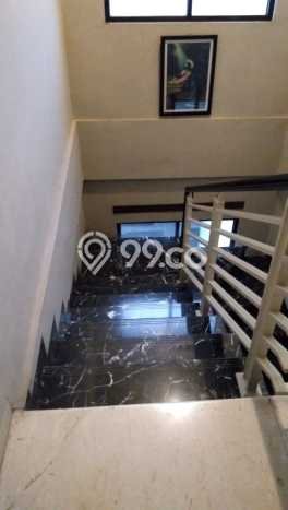 Ready to Use! Premium House LT 149m2 Desain Modern di Sudirman Ready to Use! Premium House LT 149m2 Desain Modern di Sudirman