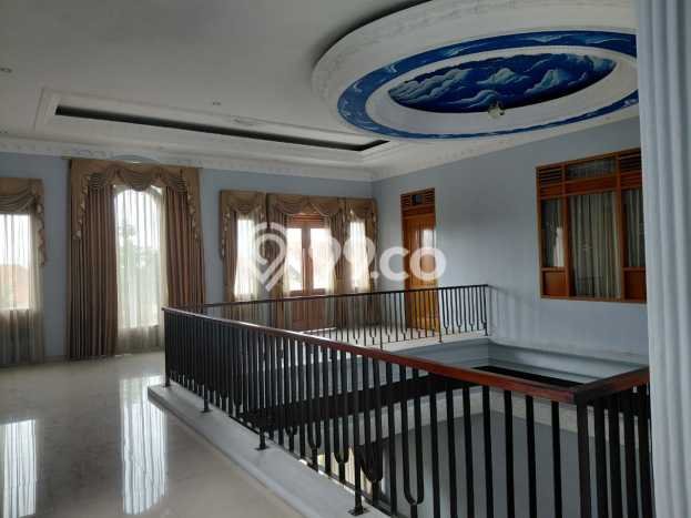 Rumah Elit LB 800m2 Siap Pakai Desain Elegan di Sarijadi, Bandung Rumah Elit LB 800m2 Siap Pakai Desain Elegan di Sarijadi, Bandung
