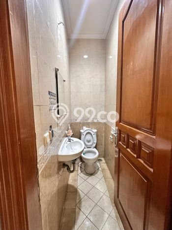 Disewakan! Rumah 4 Kamar Tidur &
4 Kamar Mandi di Lippo Karawaci, Tangerang Disewakan! Rumah 4 Kamar Tidur &
4 Kamar Mandi di Lippo Karawaci, Tangerang