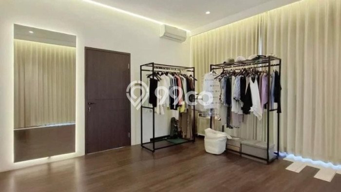 Siap Huni Rumah Mewah 9 Kamar di Kebayoran Baru Dekat ke Mana Saja Siap Huni Rumah Mewah 9 Kamar di Kebayoran Baru Dekat ke Mana Saja