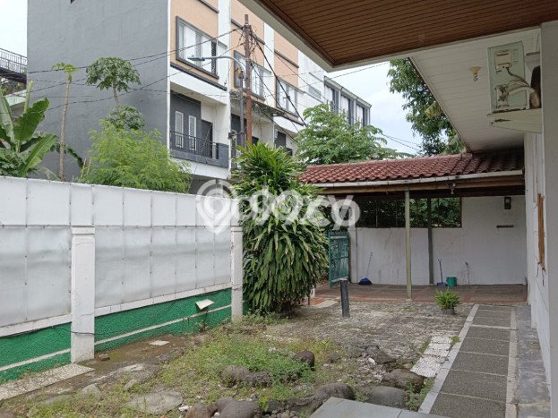 Rumah Eksklusif Siap Huni LT 300m2 di Kebon Jeruk, Jakarta Barat Rumah Eksklusif Siap Huni LT 300m2 di Kebon Jeruk, Jakarta Barat