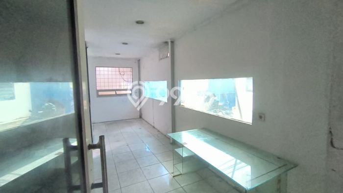 Disewakan Gudang Area Komersial Kawasan Cengkareng, Luas 360m2m², Siap Usaha Disewakan Gudang Area Komersial Kawasan Cengkareng, Luas 360m2m², Siap Usaha
