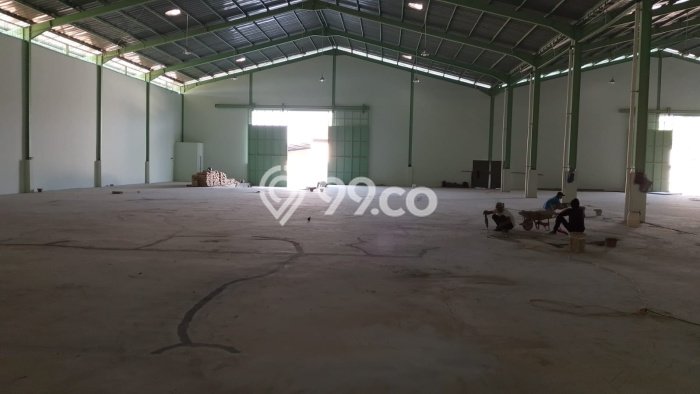Gudang disewakan lokasi strategis Sepatan Tangerang 2016m2 Gudang disewakan lokasi strategis Sepatan Tangerang 2016m2