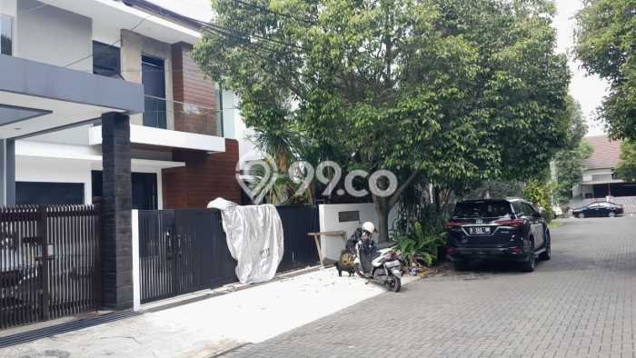 For Sale! Luxury House LT 240m2 Desain Elegan di Buah Batu For Sale! Luxury House LT 240m2 Desain Elegan di Buah Batu