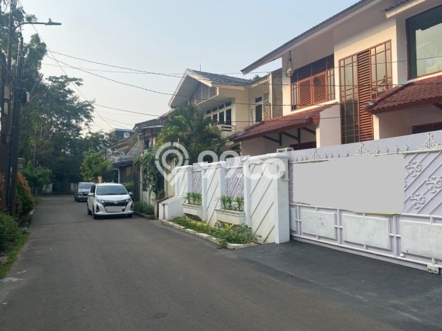 Ready to Use! Luxury House LT 266m2 Desain Elegan di Terogong Ready to Use! Luxury House LT 266m2 Desain Elegan di Terogong