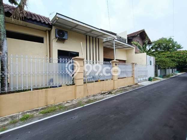 Rumah Cantik Siap Huni Di Colomadu Luas 210m2 Aman Rumah Cantik Siap Huni Di Colomadu Luas 210m2 Aman
