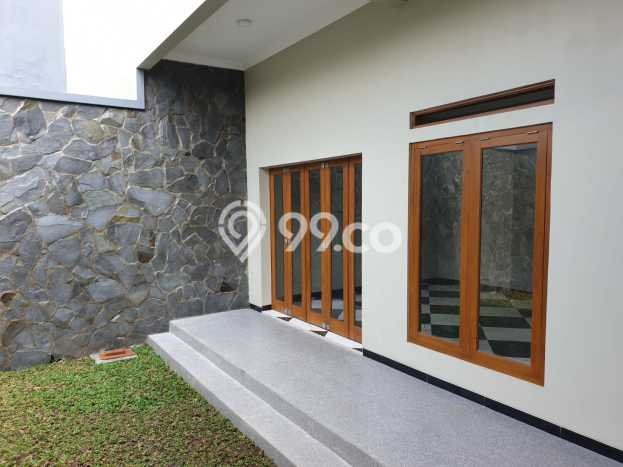 SPECIAL PRICE! Rumah Strategis di Laweyan, LT 182m² Bangunan 250m² SPECIAL PRICE! Rumah Strategis di Laweyan, LT 182m² Bangunan 250m²