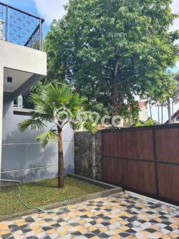 SPECIAL PRICE! Rumah Strategis di Laweyan, LT 182m² Bangunan 250m² SPECIAL PRICE! Rumah Strategis di Laweyan, LT 182m² Bangunan 250m²