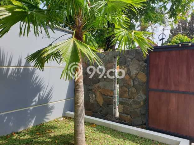 SPECIAL PRICE! Rumah Strategis di Laweyan, LT 182m² Bangunan 250m² SPECIAL PRICE! Rumah Strategis di Laweyan, LT 182m² Bangunan 250m²