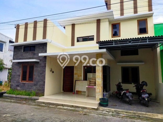 KESEMPATAN TERBAIK! Rumah Nyaman area Gentan, Luas 100m² Bangunan 120m² KESEMPATAN TERBAIK! Rumah Nyaman area Gentan, Luas 100m² Bangunan 120m²