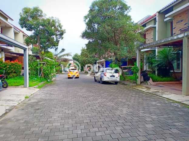BEST DEAL! Rumah Nyaman area Colomadu, LT 180m² Bangunan 180m² BEST DEAL! Rumah Nyaman area Colomadu, LT 180m² Bangunan 180m²