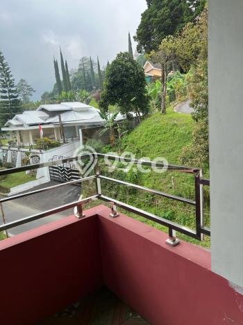Rumah Modern 6 Kamar Terawat di Kompleks Cluster Tawangmangu, Solo Rumah Modern 6 Kamar Terawat di Kompleks Cluster Tawangmangu, Solo
