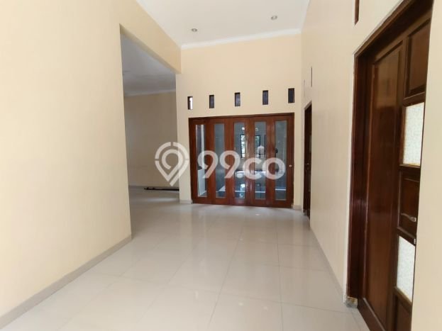 BEST INVESTMENT! Rumah area Laweyan, LT 200m² LB 100m² BEST INVESTMENT! Rumah area Laweyan, LT 200m² LB 100m²