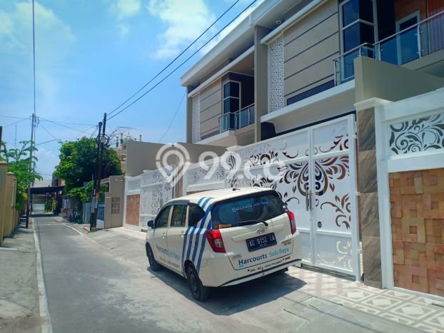 Rumah Siap Pakai di Banjarsari, Solo, LT 185m² LB 300m² Rumah Siap Pakai di Banjarsari, Solo, LT 185m² LB 300m²