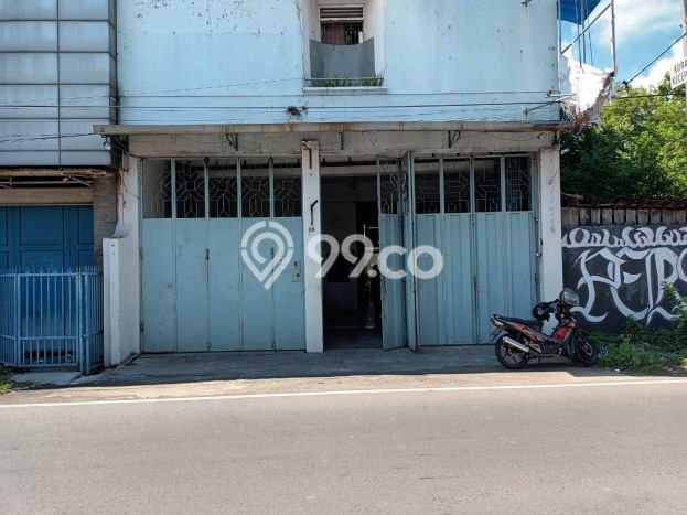 Disewakan Ruko komersial di Jebres luas bangunan 251m2 Disewakan Ruko komersial di Jebres luas bangunan 251m2