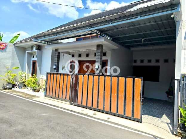 Rumah di Colomadu, Dekat Fasilitas, 1 KM, LT 100m2m² LB 132m2m² Rumah di Colomadu, Dekat Fasilitas, 1 KM, LT 100m2m² LB 132m2m²