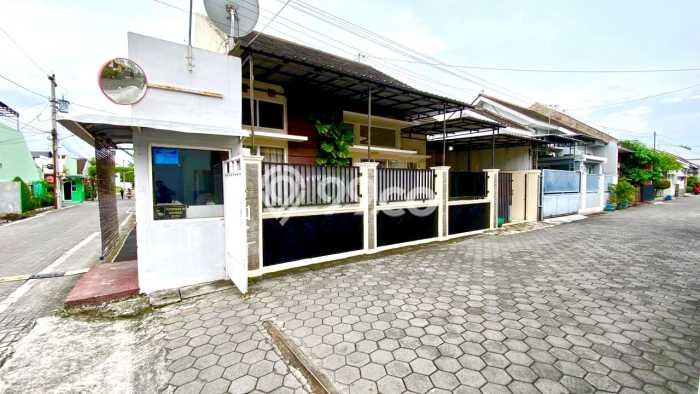 Rumah Bagus Siap Huni Di Colomadu Luas 98m2 Lokasi Strategis Rumah Bagus Siap Huni Di Colomadu Luas 98m2 Lokasi Strategis