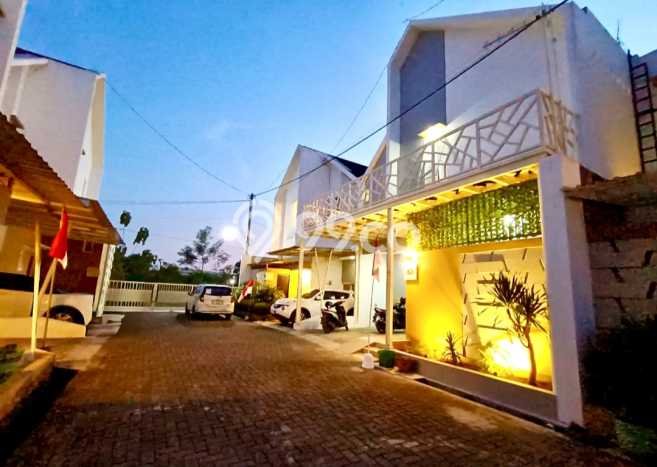 Rumah Lingkungan Asri di Gentan, Solo, Luas 60m2m² Bangunan 100m2m² Rumah Lingkungan Asri di Gentan, Solo, Luas 60m2m² Bangunan 100m2m²