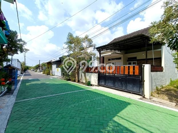 HUNIAN PILIHAN! Rumah kawasan Baki, 2 KM, Lingkungan Asri, Luas 156m² LB 89m² HUNIAN PILIHAN! Rumah kawasan Baki, 2 KM, Lingkungan Asri, Luas 156m² LB 89m²