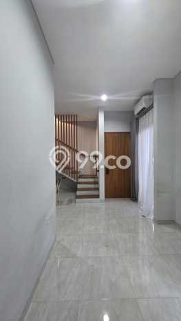 Lokasi strategis! Rumah siap pakai dikontrakkan di Kartosuro LB 127m2 Lokasi strategis! Rumah siap pakai dikontrakkan di Kartosuro LB 127m2
