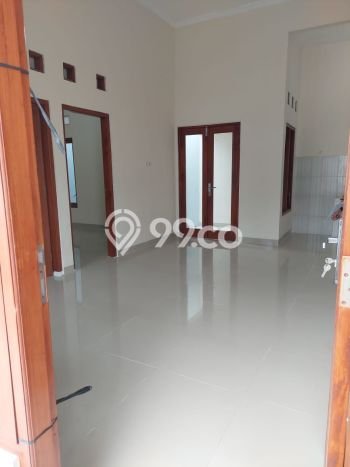 LOKASI STRATEGIS! Rumah di Gentan, Dekat Stasiun, 1 KM, Luas 110m² LB 65m² LOKASI STRATEGIS! Rumah di Gentan, Dekat Stasiun, 1 KM, Luas 110m² LB 65m²