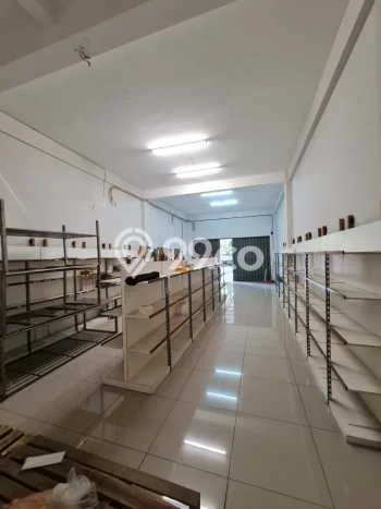 Ruko untuk Disewa di Pusat Surakarta Luas Bangunan 168m2 Ruko untuk Disewa di Pusat Surakarta Luas Bangunan 168m2