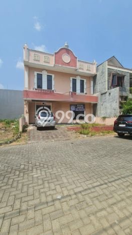 Rumah Terawat LT 180m² / LB 235m² di Kawasan Bisnis Solo Baru, Solo Rumah Terawat LT 180m² / LB 235m² di Kawasan Bisnis Solo Baru, Solo