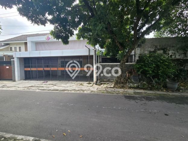 Rumah Asri area Laweyan, 4 KT, LT 221m² LB 250m² Rumah Asri area Laweyan, 4 KT, LT 221m² LB 250m²