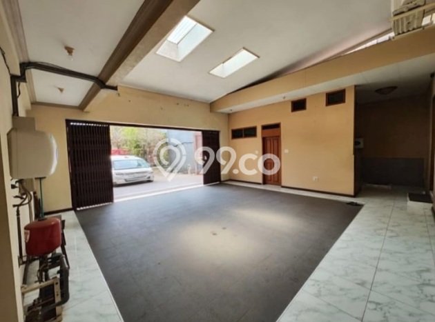 Rumah Luxury Modern Tanpa Renovasi di penumping Surakarta Rumah Luxury Modern Tanpa Renovasi di penumping Surakarta