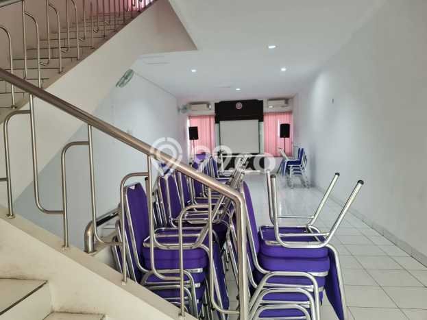 AREA TERSIBUK! Ruko di Solo Baru, Luas 300m², Pusat Komersial AREA TERSIBUK! Ruko di Solo Baru, Luas 300m², Pusat Komersial