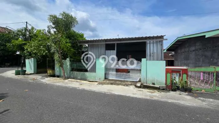 Tanah Dijual Lokasi Strategis di Surakarta dengan Luas 395m2 Tanah Dijual Lokasi Strategis di Surakarta dengan Luas 395m2