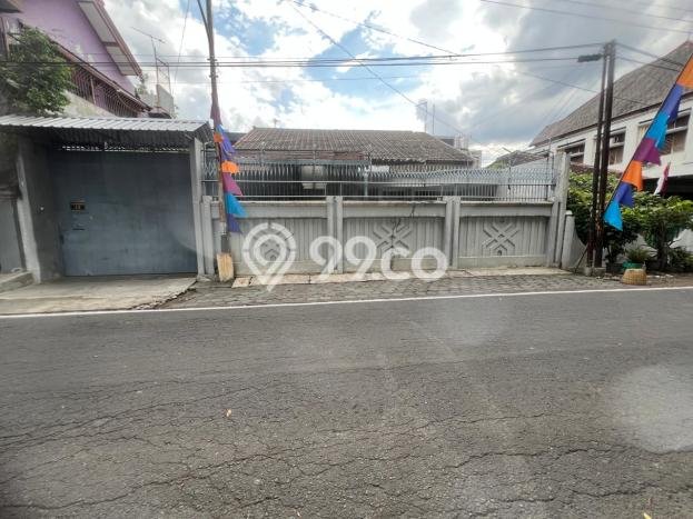 Rumah Bagus Siap Huni Di Serengan Luas 250m2 Lokasi Strategis Rumah Bagus Siap Huni Di Serengan Luas 250m2 Lokasi Strategis