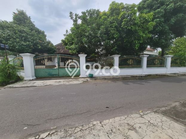 Hunian Mewah Siap Huni LT 681m2 di Banjarsari, Solo Hunian Mewah Siap Huni LT 681m2 di Banjarsari, Solo