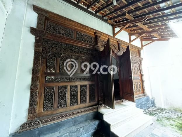 Hunian Mewah Siap Huni LT 681m2 di Banjarsari, Solo Hunian Mewah Siap Huni LT 681m2 di Banjarsari, Solo