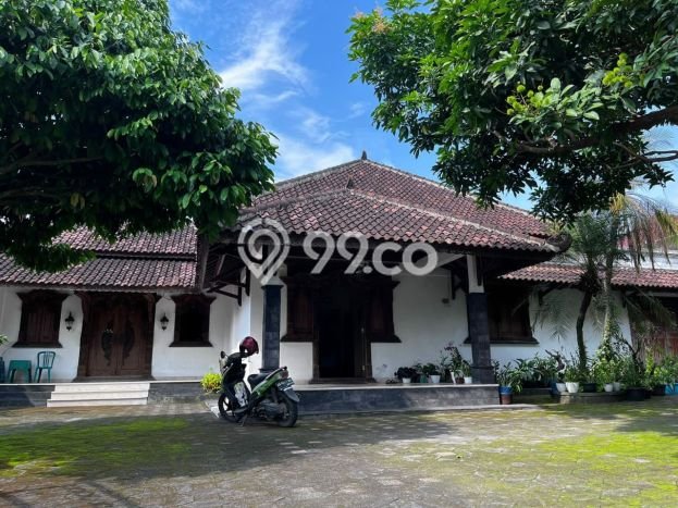 Hunian Mewah Siap Huni LT 681m2 di Banjarsari, Solo Hunian Mewah Siap Huni LT 681m2 di Banjarsari, Solo