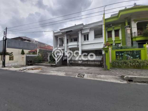 Rumah Luxury Modern Siap Huni di Penumping Surakarta Rumah Luxury Modern Siap Huni di Penumping Surakarta