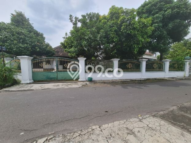 Hunian Mewah Siap Huni LT 681m2 di Banjarsari, Solo Hunian Mewah Siap Huni LT 681m2 di Banjarsari, Solo