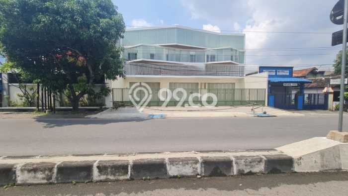 Lokasi terbaik! Rumah siap pakai disewakan di Jajar LB 150m2 Lokasi terbaik! Rumah siap pakai disewakan di Jajar LB 150m2