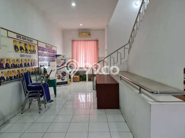 AREA TERSIBUK! Ruko di Solo Baru, Luas 300m², Pusat Komersial AREA TERSIBUK! Ruko di Solo Baru, Luas 300m², Pusat Komersial