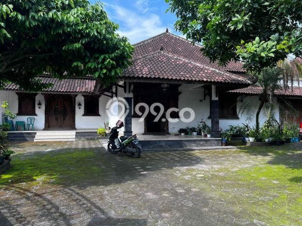 Hunian Mewah Siap Huni LT 681m2 di Banjarsari, Solo Hunian Mewah Siap Huni LT 681m2 di Banjarsari, Solo