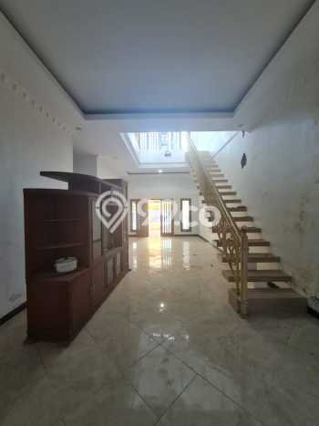Hunian Cantik Modern Lb 300m2 di Kartasura, Sukoharjo Hunian Cantik Modern Lb 300m2 di Kartasura, Sukoharjo