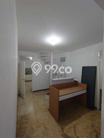 Disewakan! Rumah 6 Kamar Tidur &
3 Kamar Mandi di Tanjung Duren, Jakarta Barat Disewakan! Rumah 6 Kamar Tidur &
3 Kamar Mandi di Tanjung Duren, Jakarta Barat