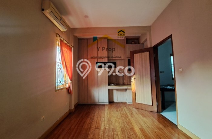 Jarang Ada! Rumah Sewa 5 Kamar Bagus Siap Huni Tanjung Duren Jarang Ada! Rumah Sewa 5 Kamar Bagus Siap Huni Tanjung Duren