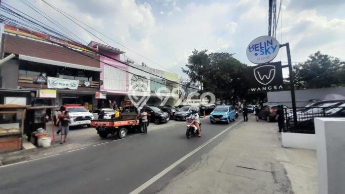 Unit Ruko Paling Strategis di Kemang Jakarta Selatan dengan LB 90m2 Unit Ruko Paling Strategis di Kemang Jakarta Selatan dengan LB 90m2