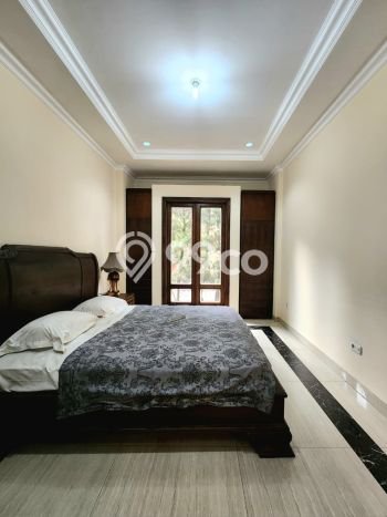 Rumah Mewah Akses Strategis di Jakarta Selatan Full Furnished Rumah Mewah Akses Strategis di Jakarta Selatan Full Furnished