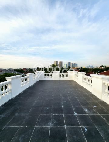 Dijual Rumah Mewah Elegan Dengan View Eksklusif di Pondok Indah, Jakarta Selatan Dijual Rumah Mewah Elegan Dengan View Eksklusif di Pondok Indah, Jakarta Selatan