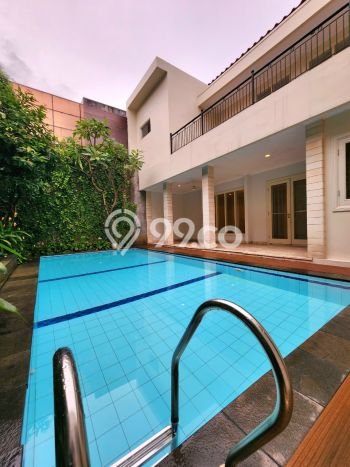 Hunian Kondisi Baik Disewakan di Pondok Indah, Jakarta Selatan LT 485m2, LB 550m2 Hunian Kondisi Baik Disewakan di Pondok Indah, Jakarta Selatan LT 485m2, LB 550m2