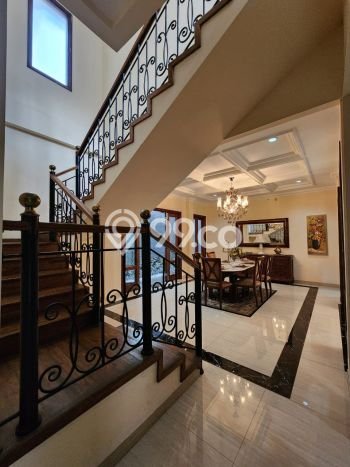 Rumah Mewah Akses Strategis di Jakarta Selatan Full Furnished Rumah Mewah Akses Strategis di Jakarta Selatan Full Furnished